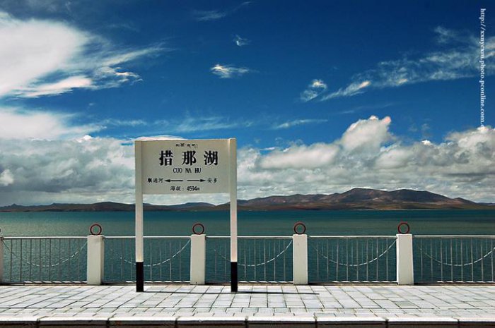 西藏十大夏季避暑旅游景点：纳木错、措那湖位居前两名