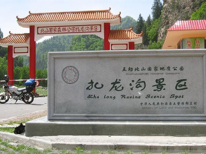 西藏十大夏季避暑旅游景点：纳木错、措那湖位居前两名