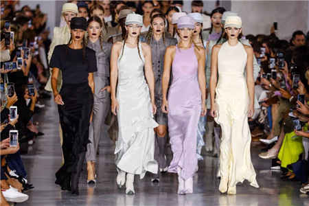 1569757959618739.jpg 国际时尚搭配方法