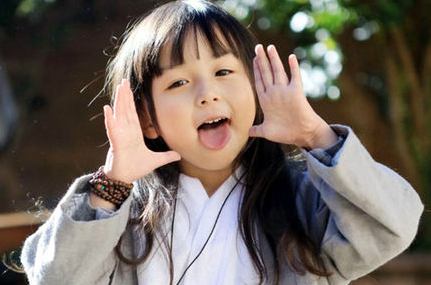 小女孩最漂亮的扎头发步骤详解