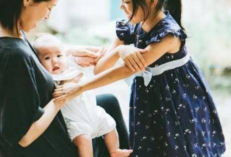 婴儿发育