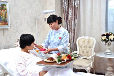 坐月子