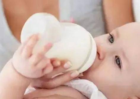 怎么给婴儿冲奶粉