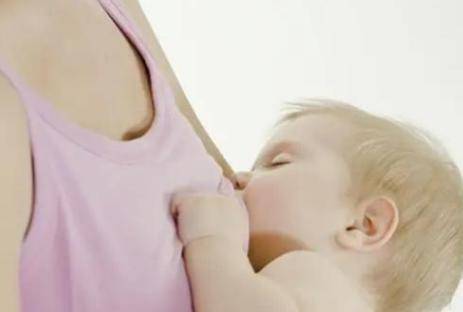  初乳是什么颜色