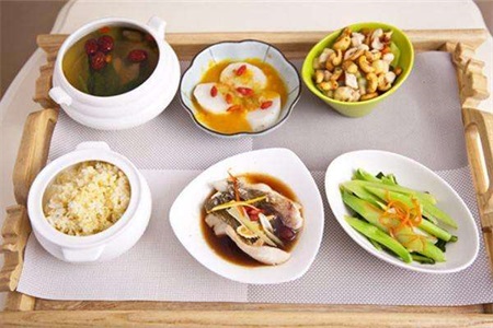 月子餐