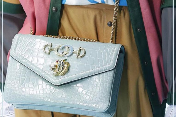 有它就有高级感，路人装秒变秀场高定款