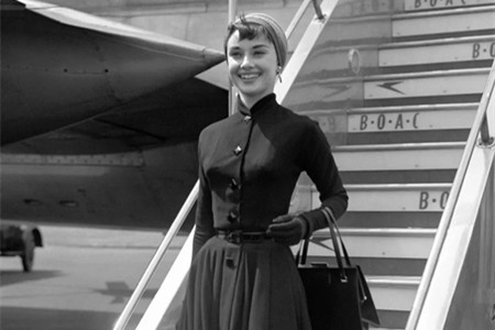 1535531917688541.jpg 学习赫本的优雅穿搭,永远在时尚顶峰