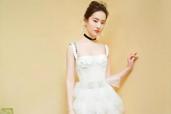 裙装不是只有赫本小黑裙，梦露小白裙也能让你美炸天