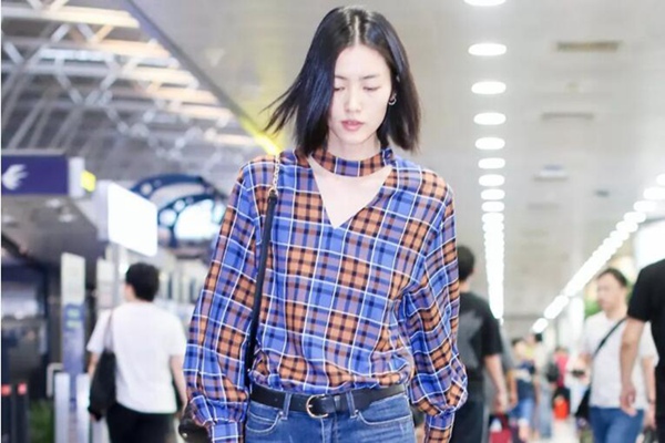 心机V领上身，露而不俗的高级时髦