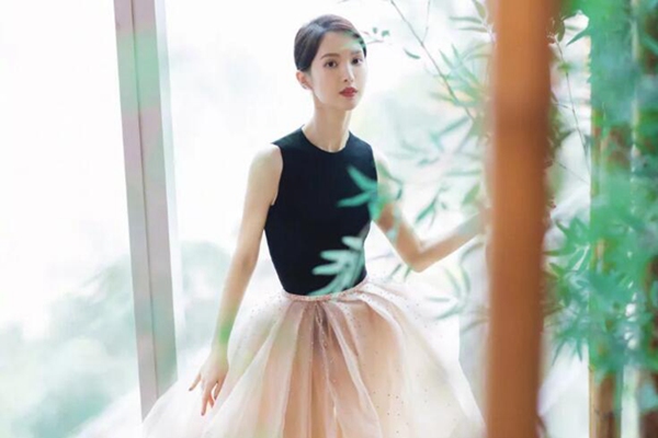 如果邓伦复合，我就举双手赞成!谁让她这么会穿呢
