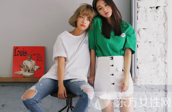 时尚装扮搭配 白T+牛仔裤穿出清新韩范儿